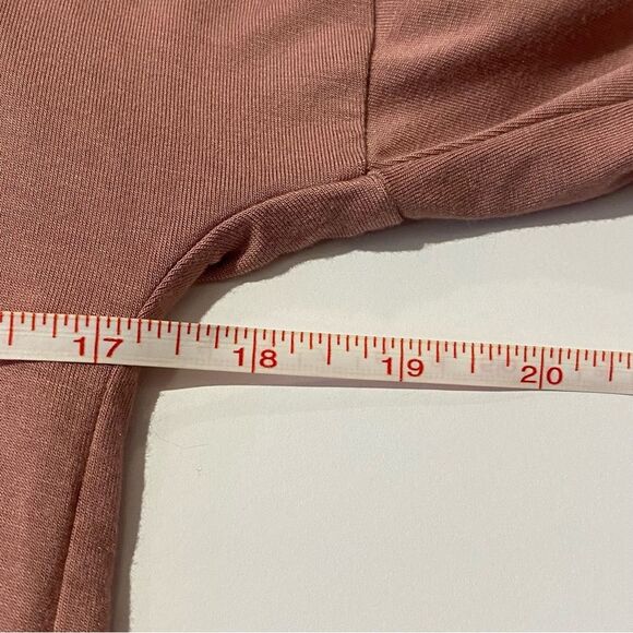 Women's Tahari Blush Pink 3/4 Sleeve Lightweight V neck Round Hem Top Size XS - Picture 9 of 10